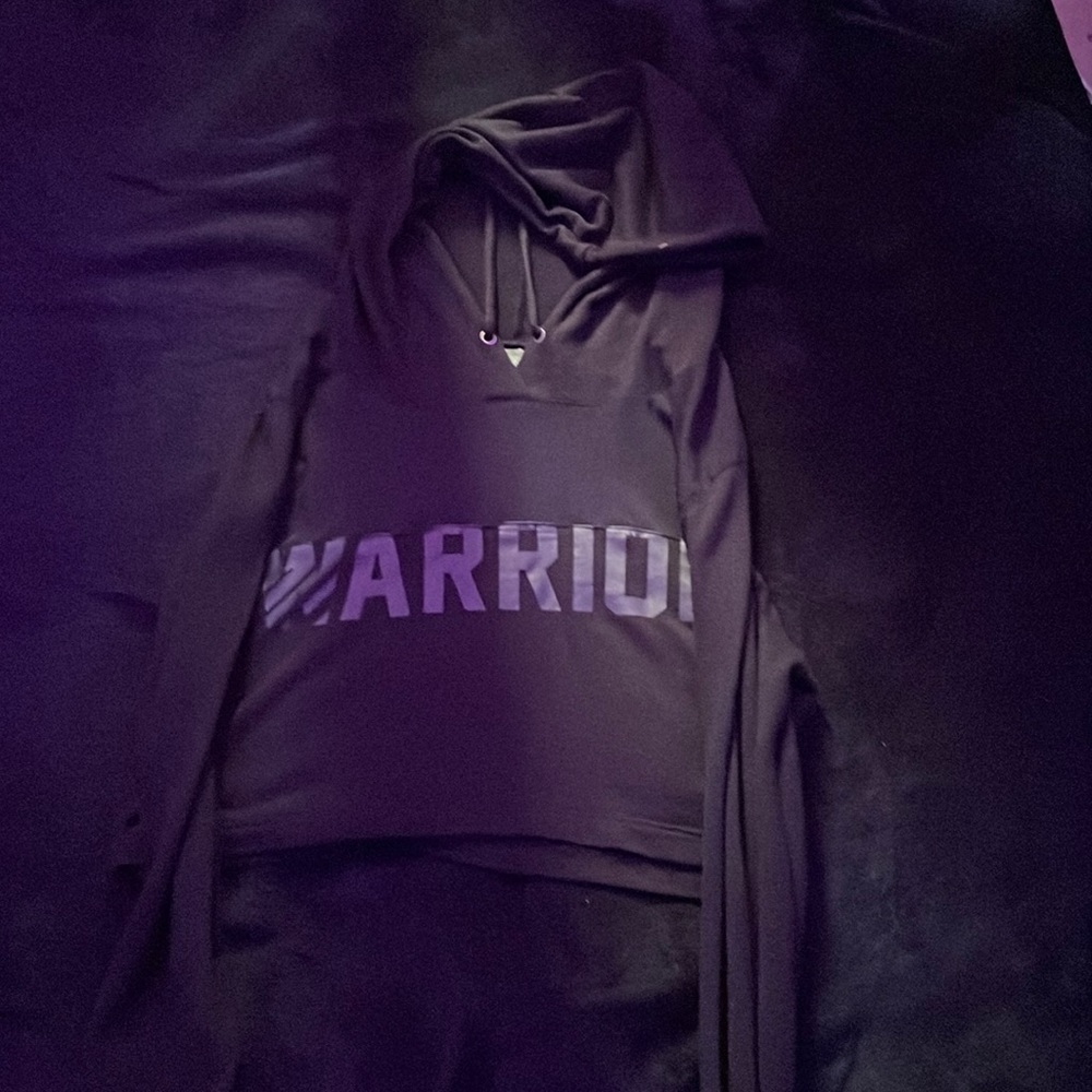 Crop top hoodie can’t remember the brand